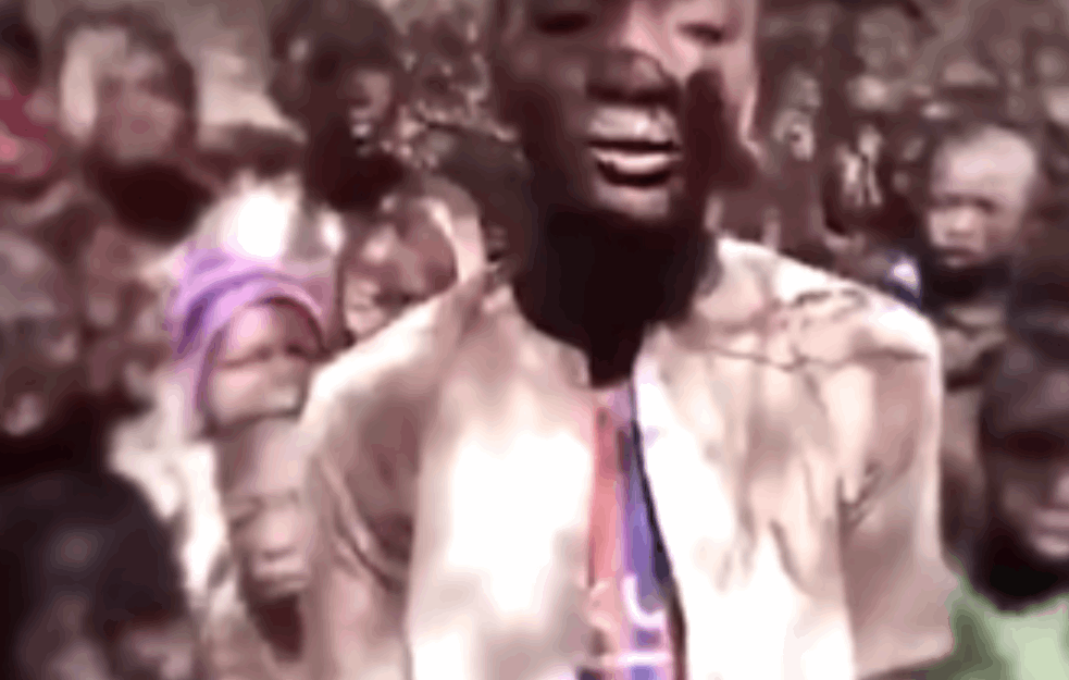 PROMOVISALI ISLAM OTMICOM DEČAKA: Oslobođeni đaci koje je kidnapola organizacija '<span style='color:red;'><b>BOKO HARAM</b></span>' (VIDEO)